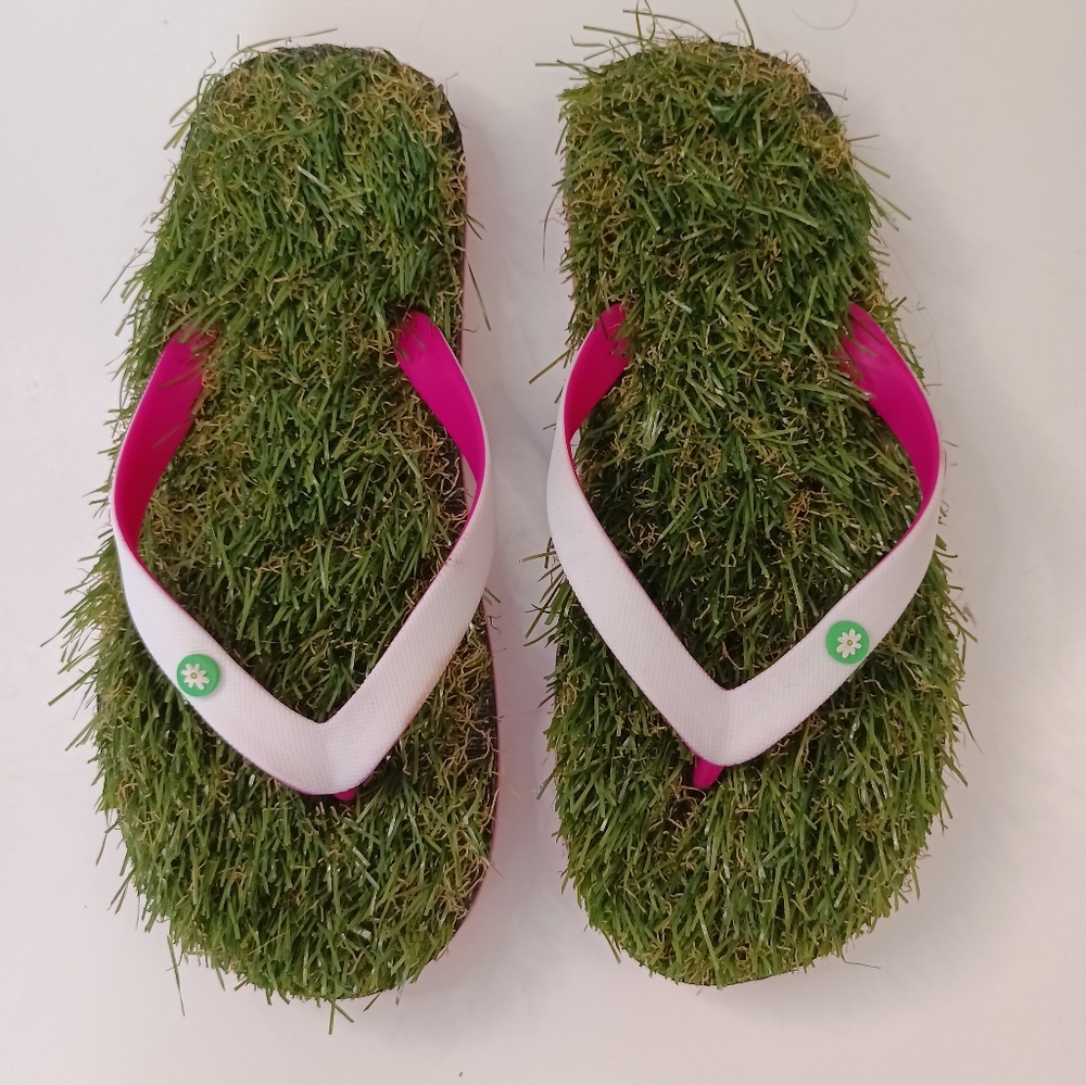 GFF grass flip flops